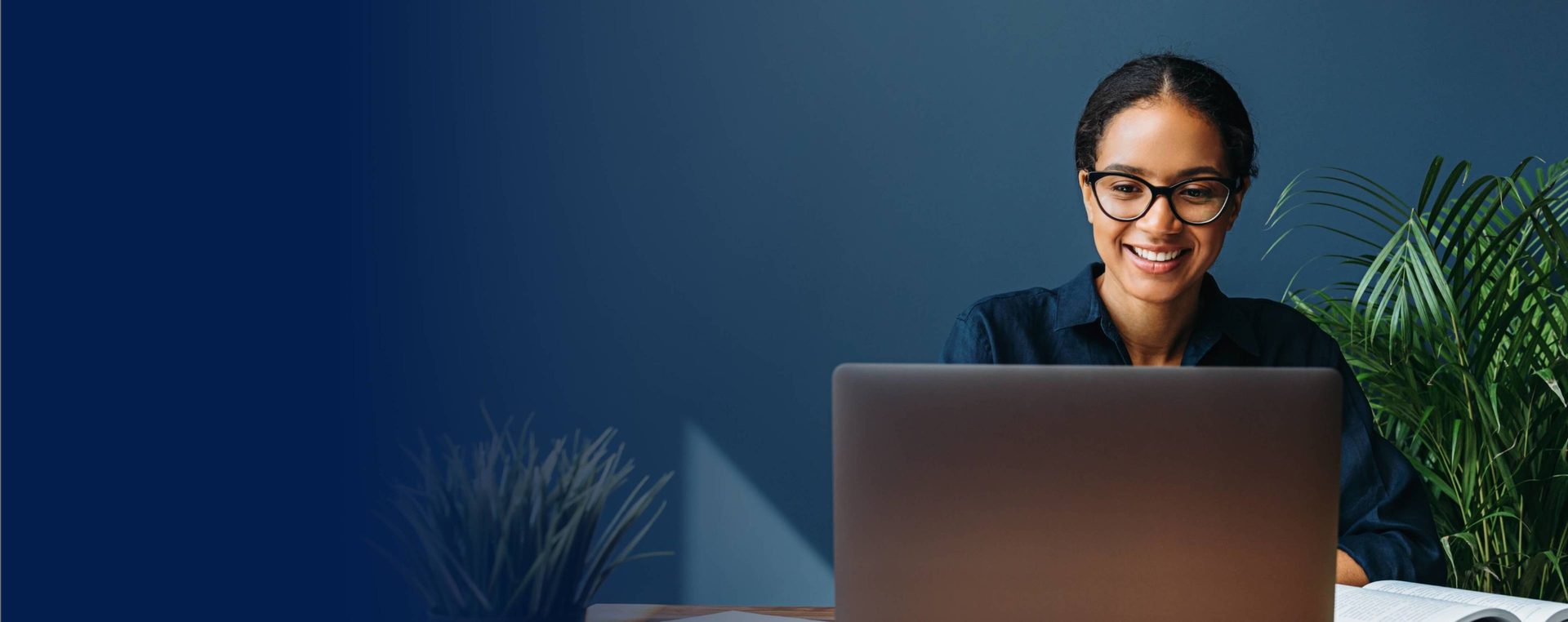 Vision care, Personal computer, Flash photography, Glasses, Smile, Laptop, Sky, Plant, Gesture